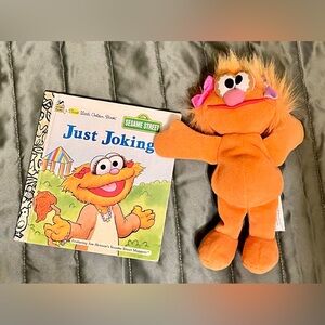 SESAME STREET - ZOE PLUSH with Storybook - Tuck-in Set